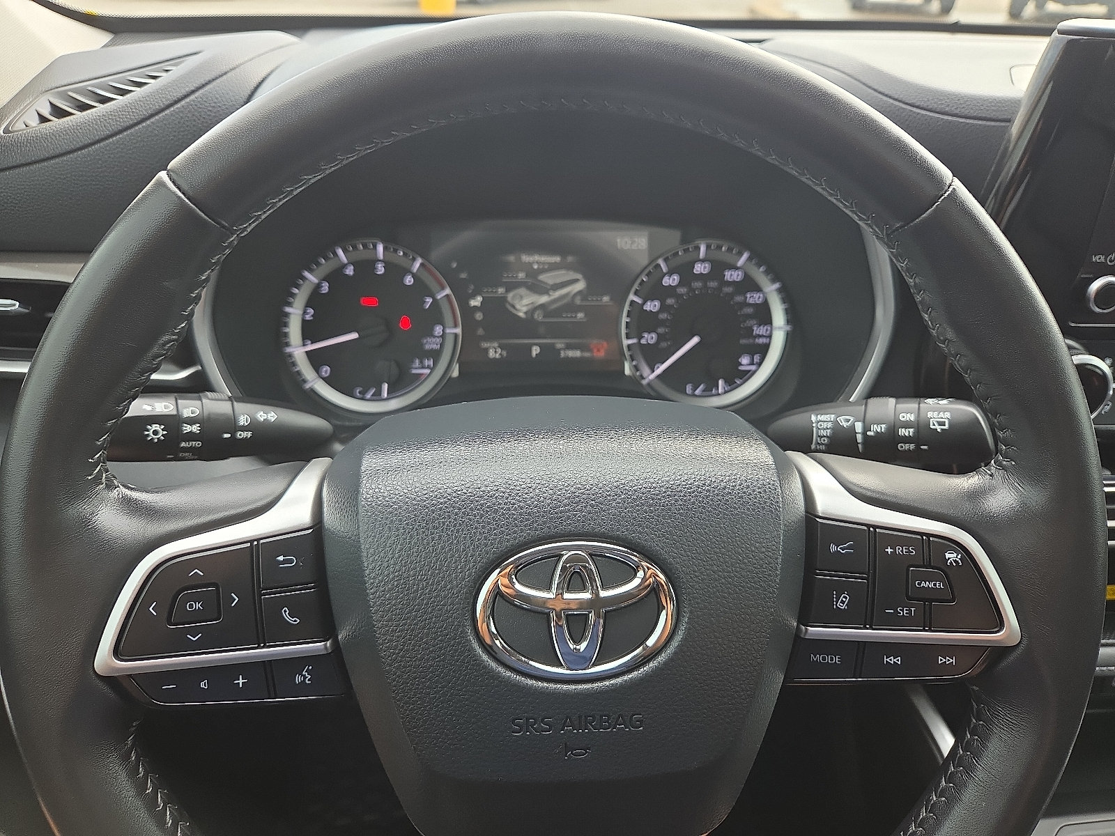 Used 2024 Toyota Highlander XLE AWD/4WD image 24