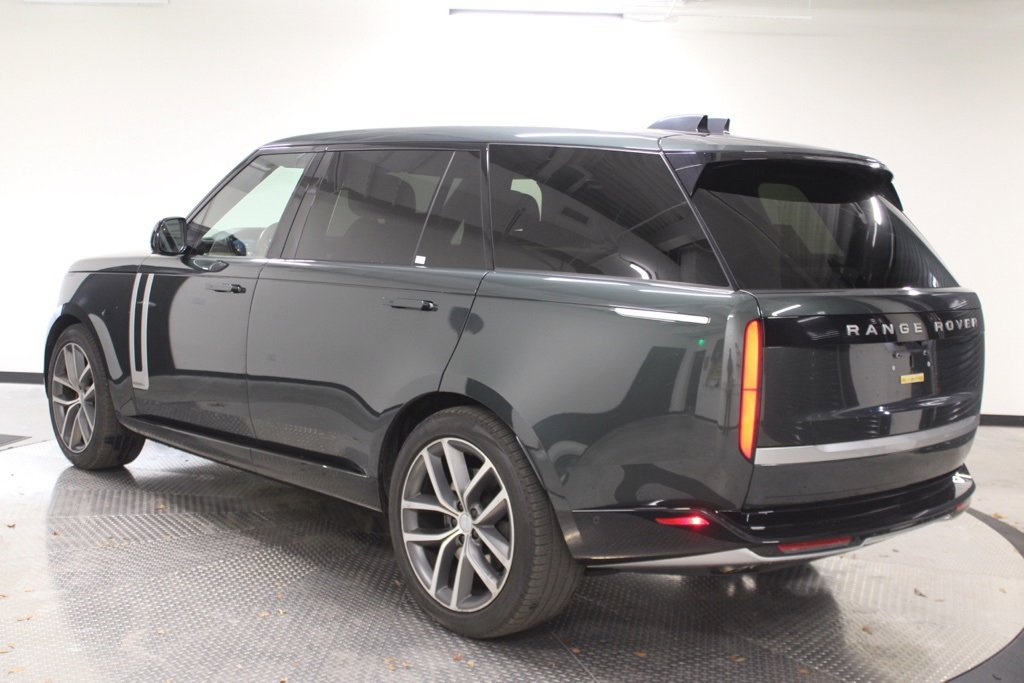 Used 2024 Land Rover Range Rover Long Wheelbase Autobiography image 3