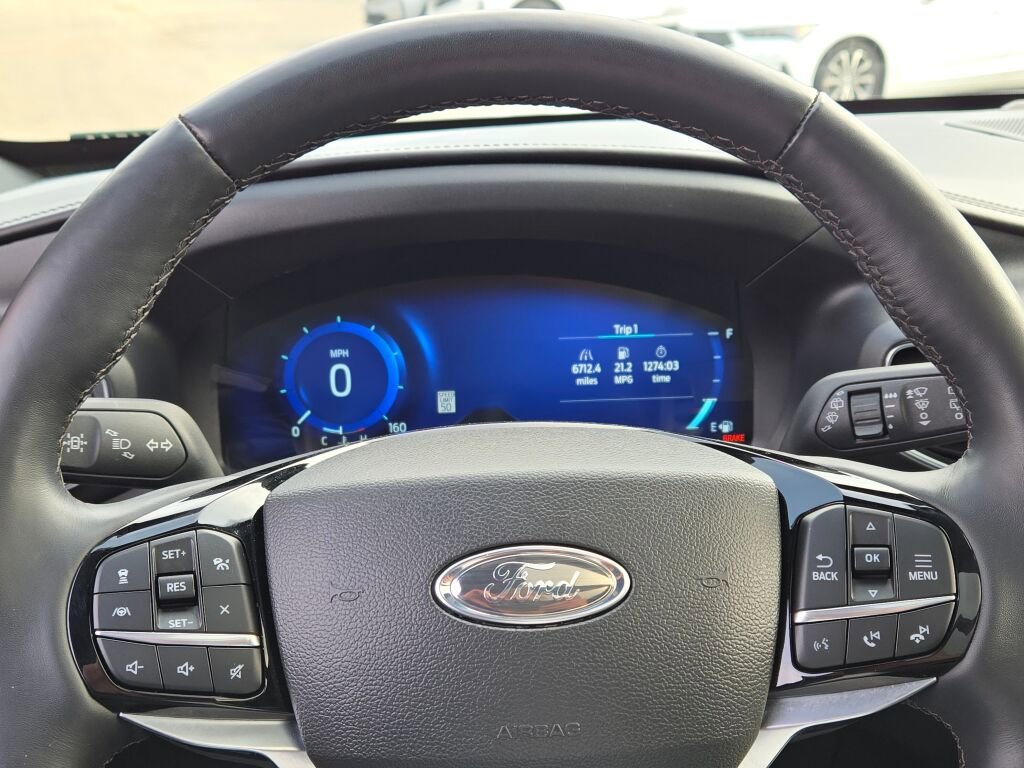 Used 2023 Ford Explorer Platinum w/ Technology Package image 41