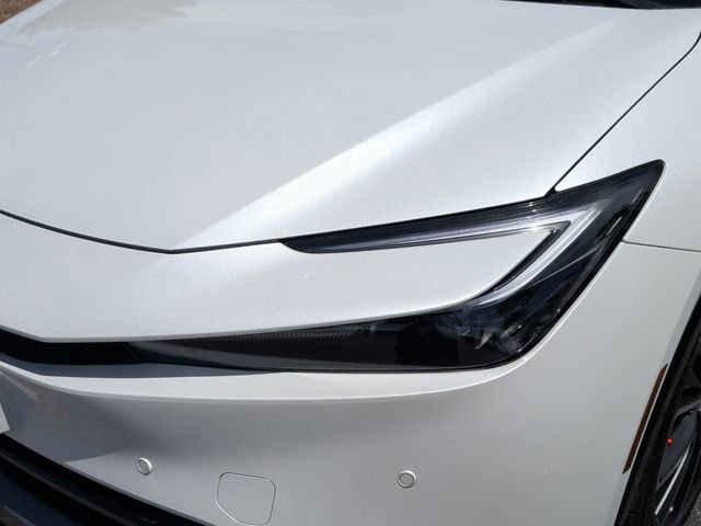 Used 2023 Toyota Prius XLE FWD image 11