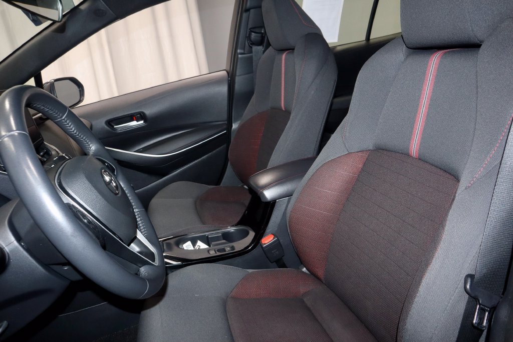 Used 2024 Toyota Corolla SE w/ Convenience Package FWD image 25