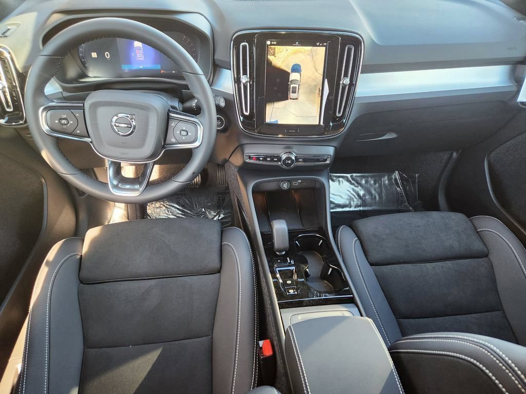 New 2026 Volvo XC40 B5 Ultra w/ Climate Package AWD/4WD image 3