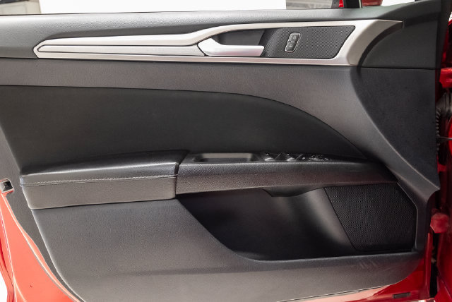 Used 2020 Ford Fusion SE FWD image 8
