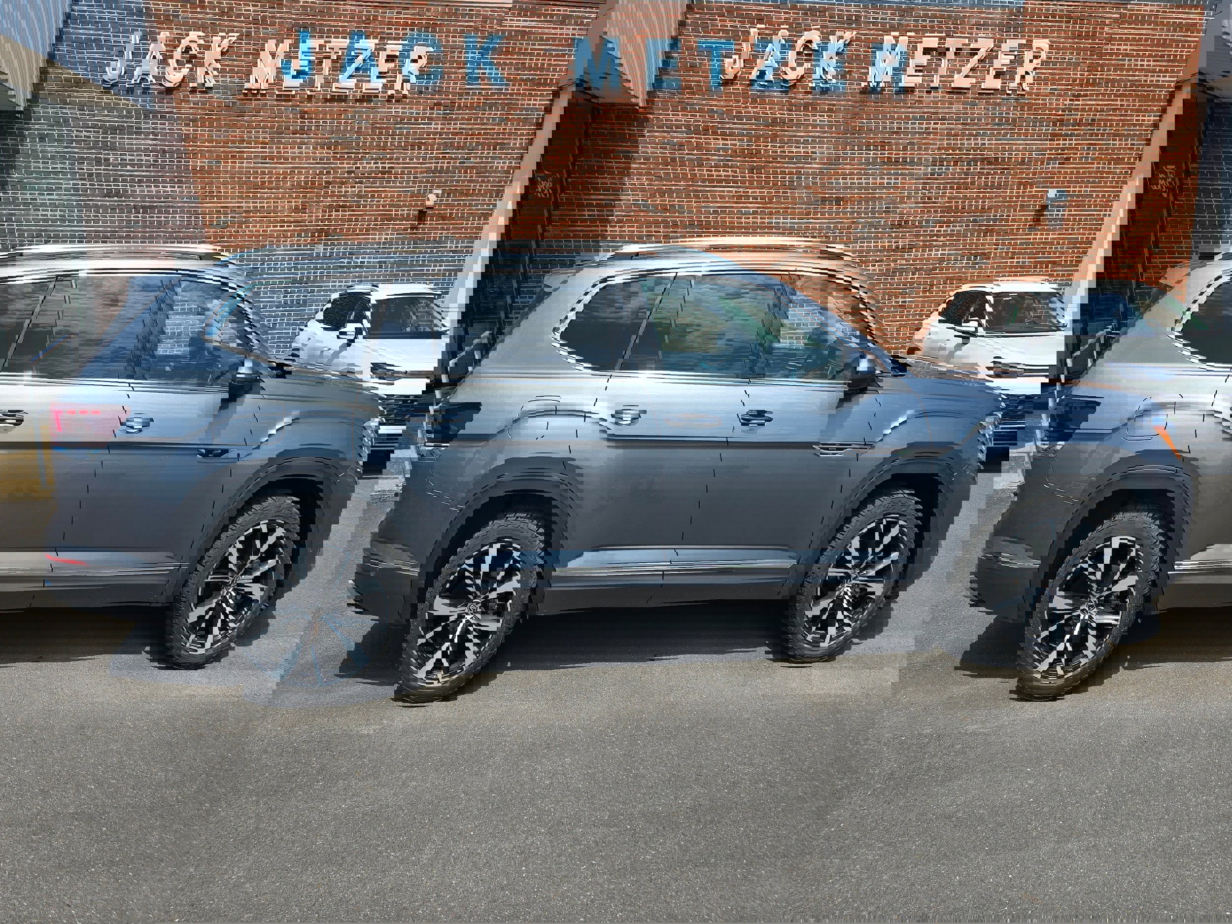 Used 2024 Volkswagen Atlas SEL Premium R-Line AWD/4WD image 8