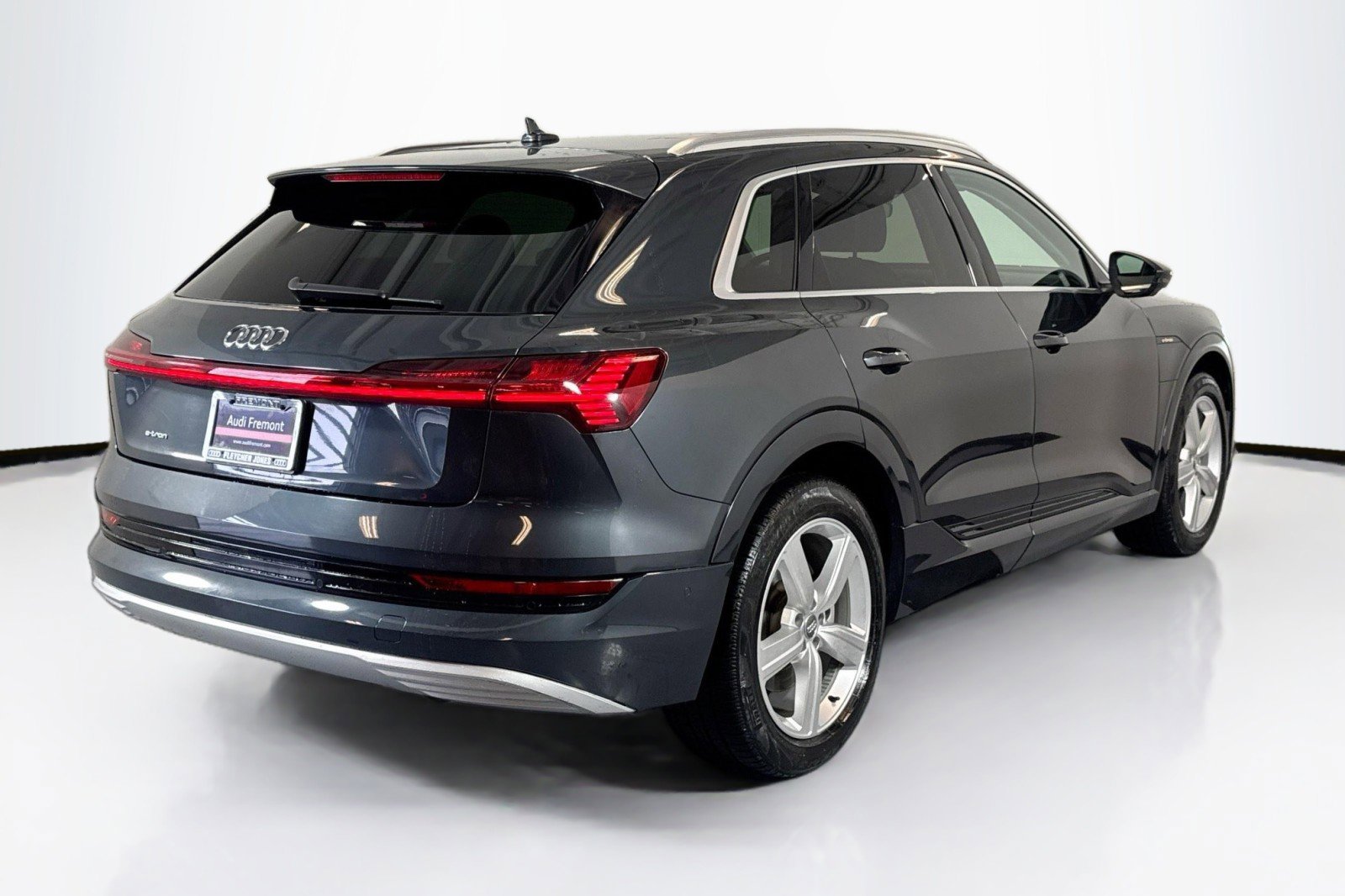 Used 2019 Audi e-tron Premium Plus w/ Cold Weather Package image 5