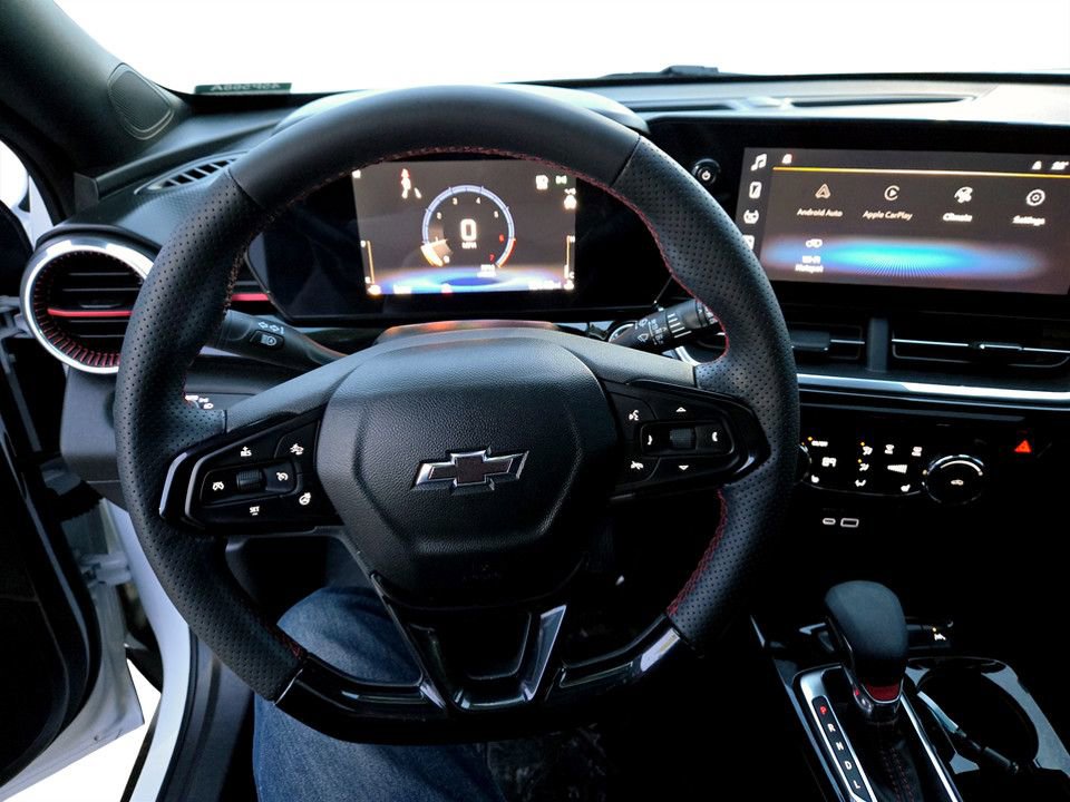 Used 2024 Chevrolet Trax RS w/ Sunroof Package image 14