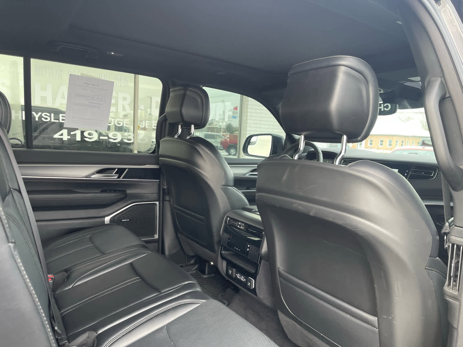 Used 2024 Jeep Wagoneer Series II image 13