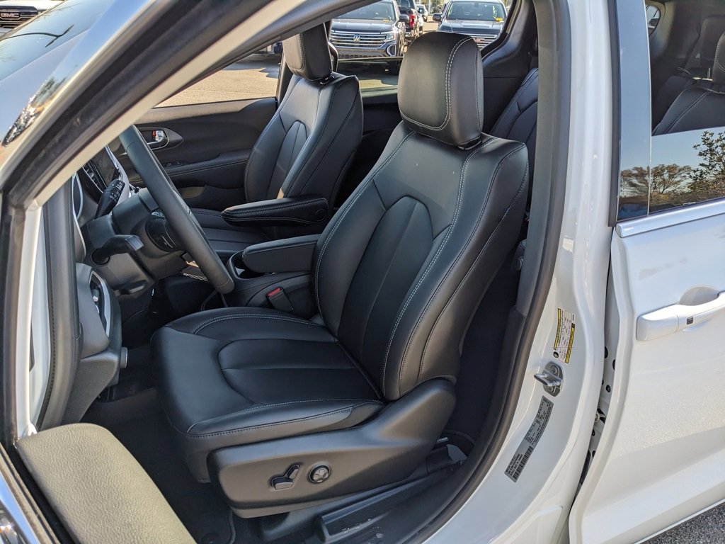 New 2026 Chrysler Voyager LX image 33