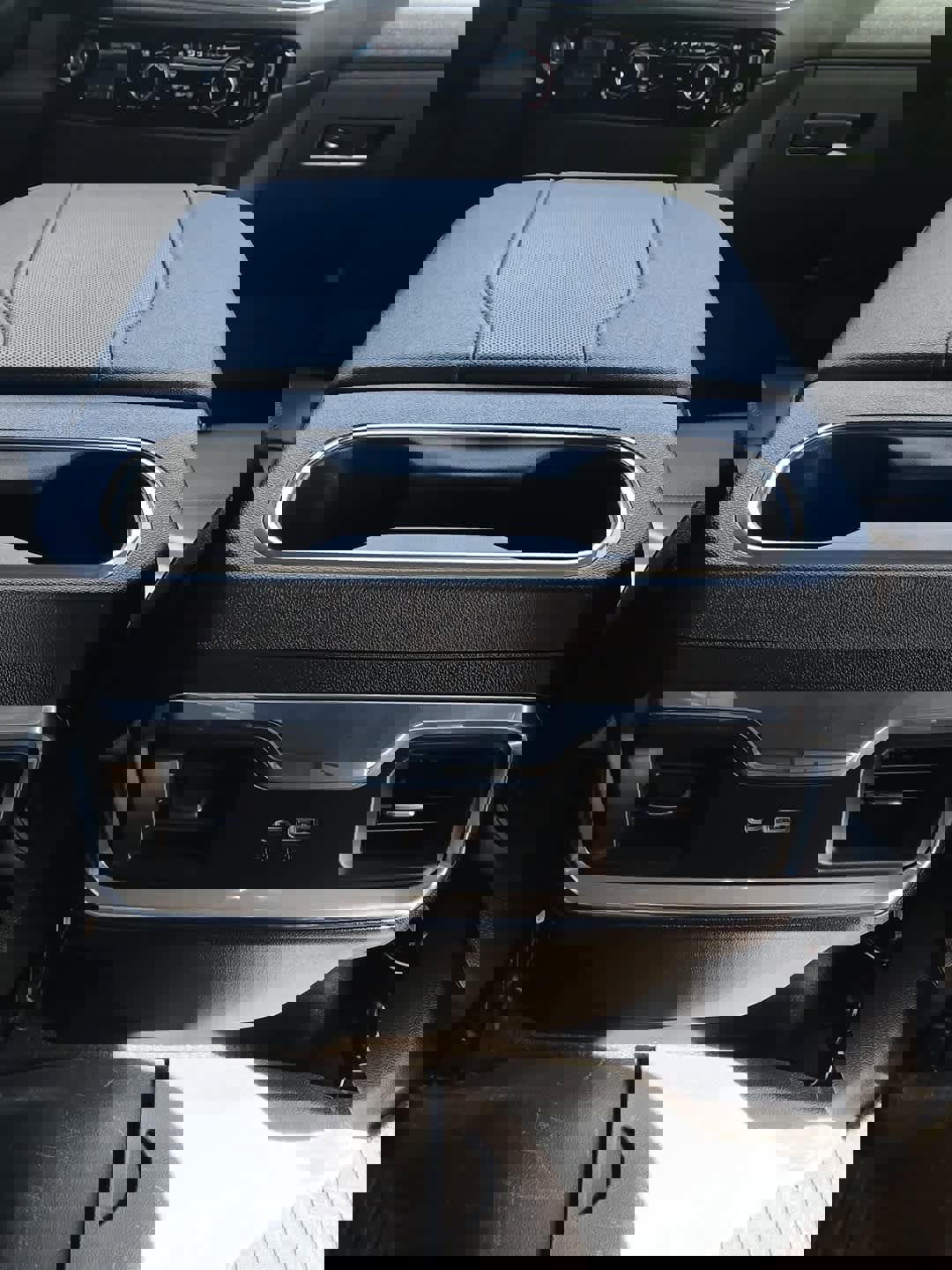 Used 2024 Chevrolet Silverado 2500 LTZ w/ LTZ Convenience Package image 37