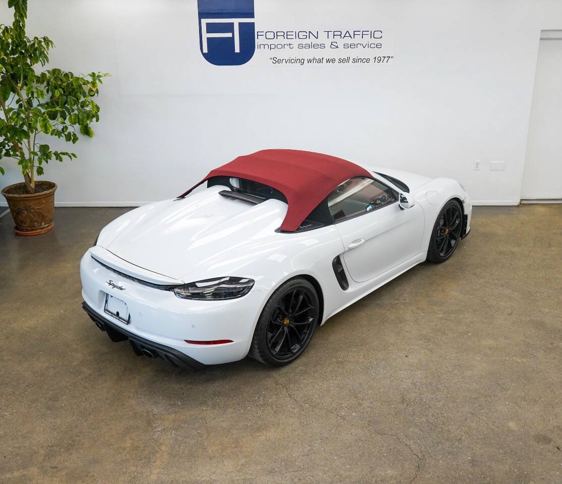 Used 2020 Porsche 718 Boxster Spyder RWD image 37