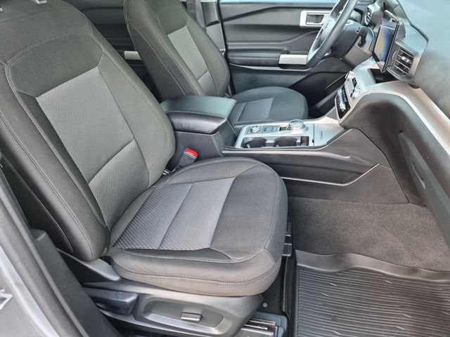 Used 2024 Ford Explorer XLT AWD/4WD image 16