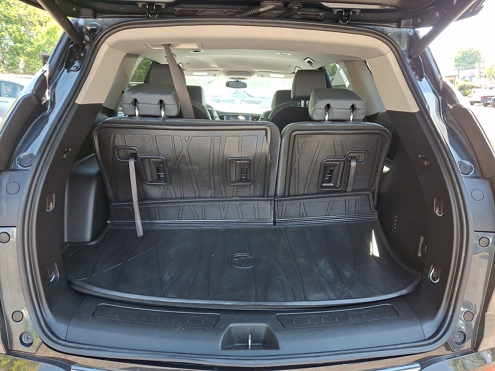 Used 2020 Buick Enclave Essence w/ LPO, Floor Liner Package FWD image 30