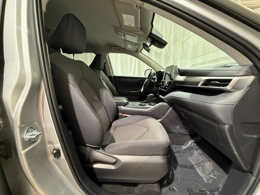 Certified 2025 Toyota Highlander LE AWD/4WD image 22