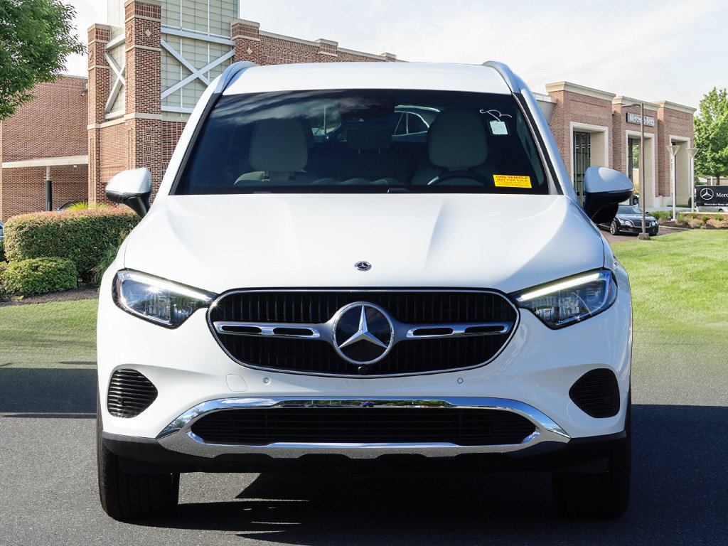Used 2025 Mercedes-Benz GLC 300 4MATIC image 2