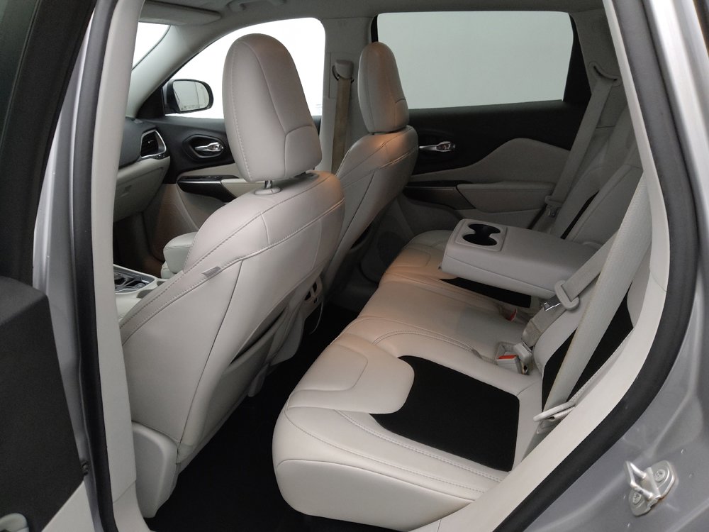 Used 2020 Jeep Cherokee Latitude Plus FWD image 18