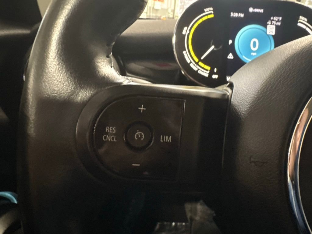 Used 2022 MINI Cooper SE image 3