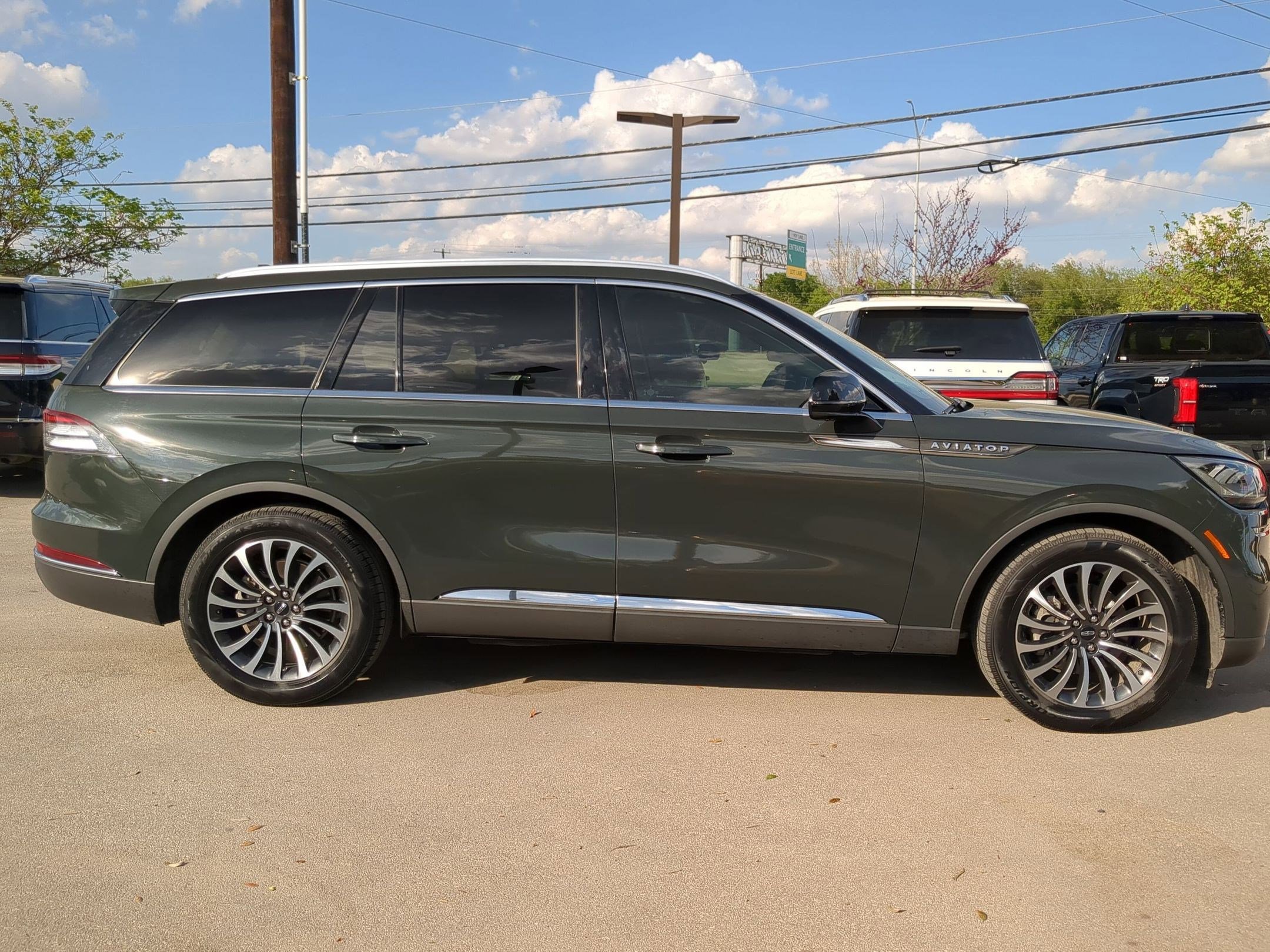 Used 2022 Lincoln Aviator Reserve image 2