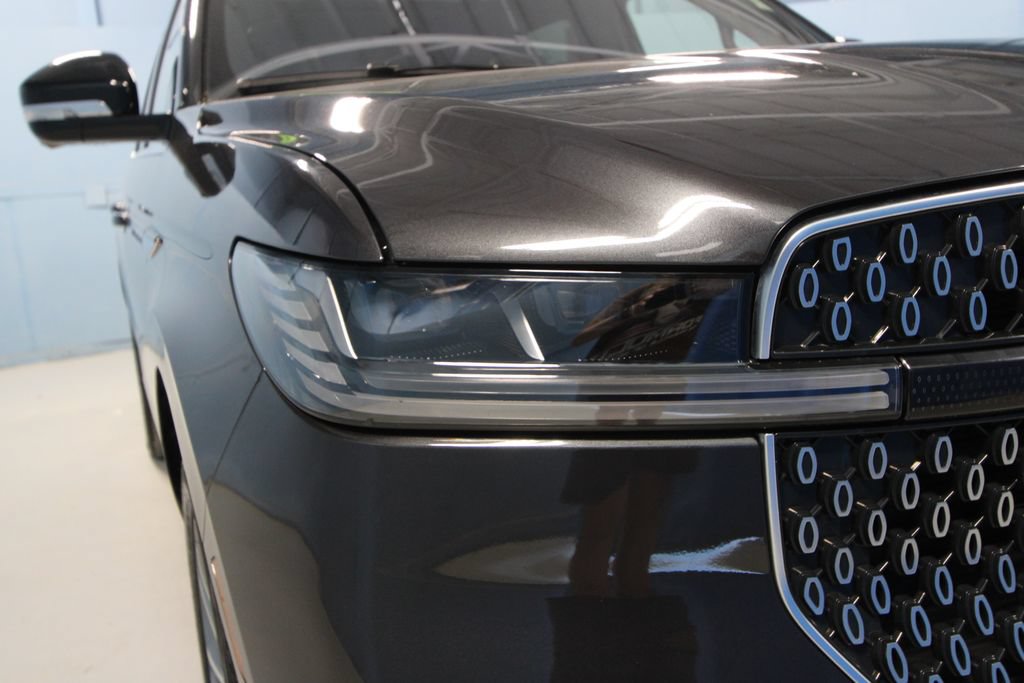 Used 2025 Lincoln Navigator L Reserve AWD/4WD image 39