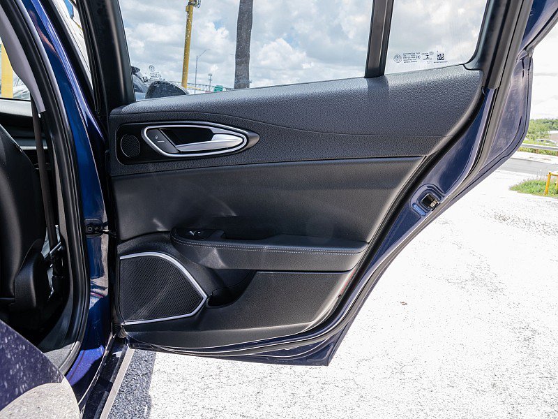 Used 2018 Alfa Romeo Giulia AWD image 13