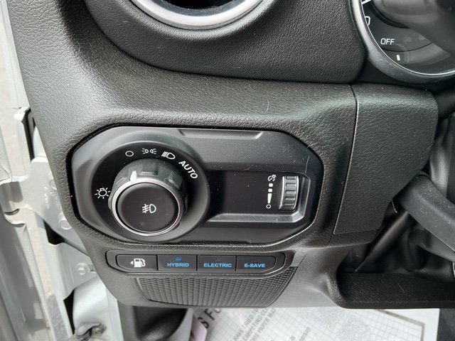 Used 2023 Jeep Wrangler Unlimited Sahara AWD/4WD image 21