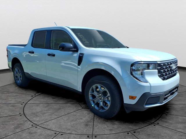 New 2026 Ford Maverick XLT w/ Equipment Group 301A AWD/4WD image 2