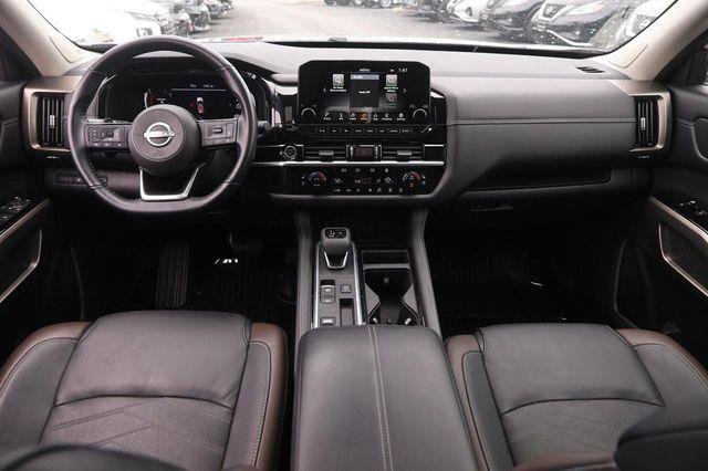 Used 2024 Nissan Pathfinder Platinum image 24