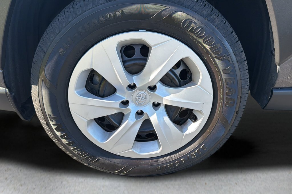 Certified 2024 Toyota RAV4 LE FWD image 9