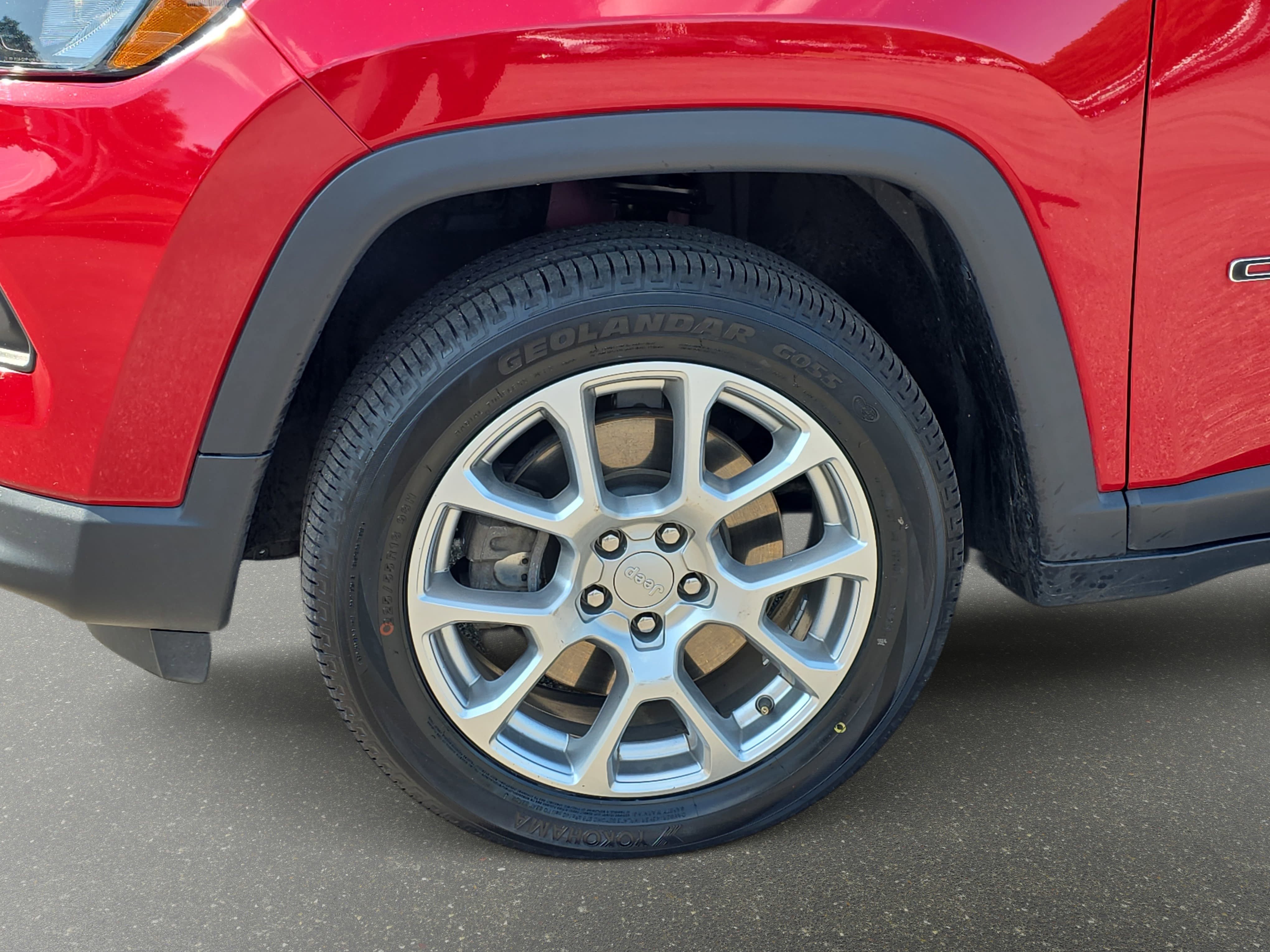 Certified 2023 Jeep Compass Latitude w/ Sun and Sound Group AWD/4WD image 30