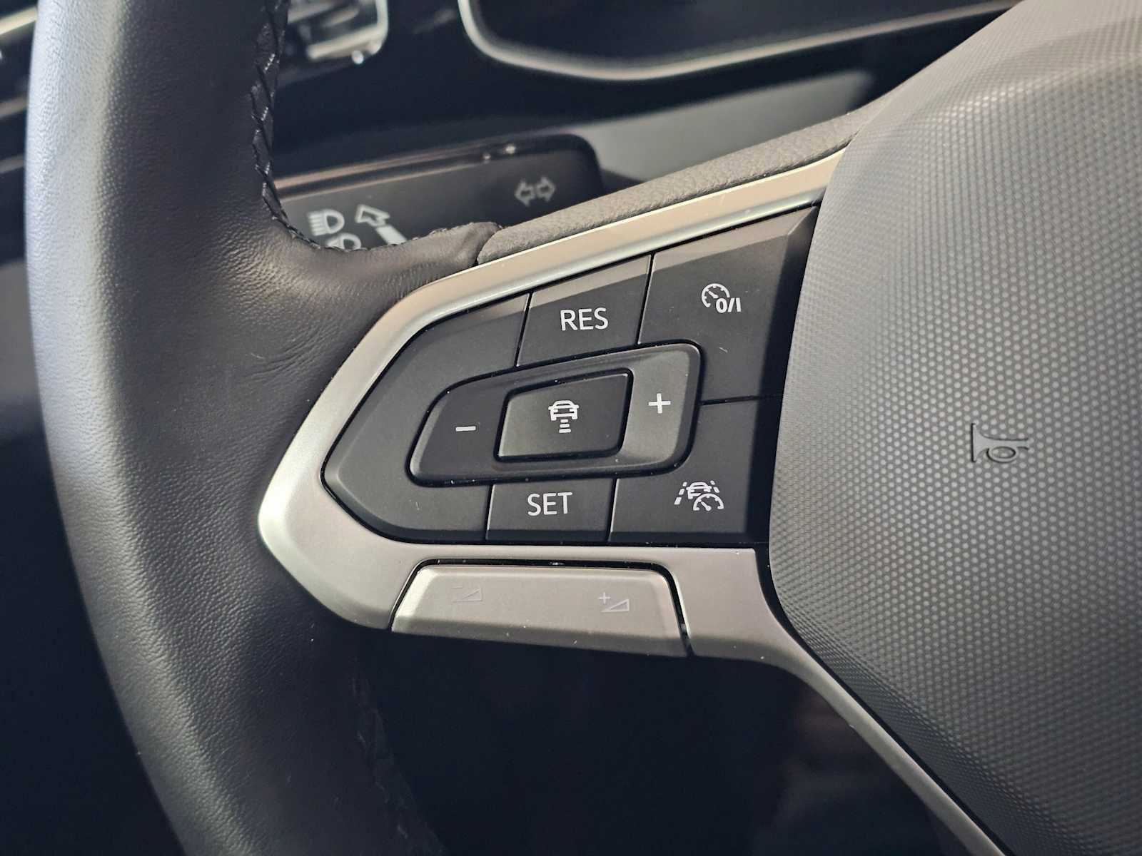Certified 2025 Volkswagen Jetta SE FWD image 26