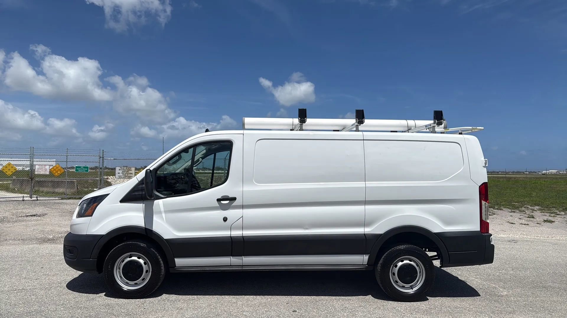 Used 2022 Ford Transit 250 Low Roof RWD image 3