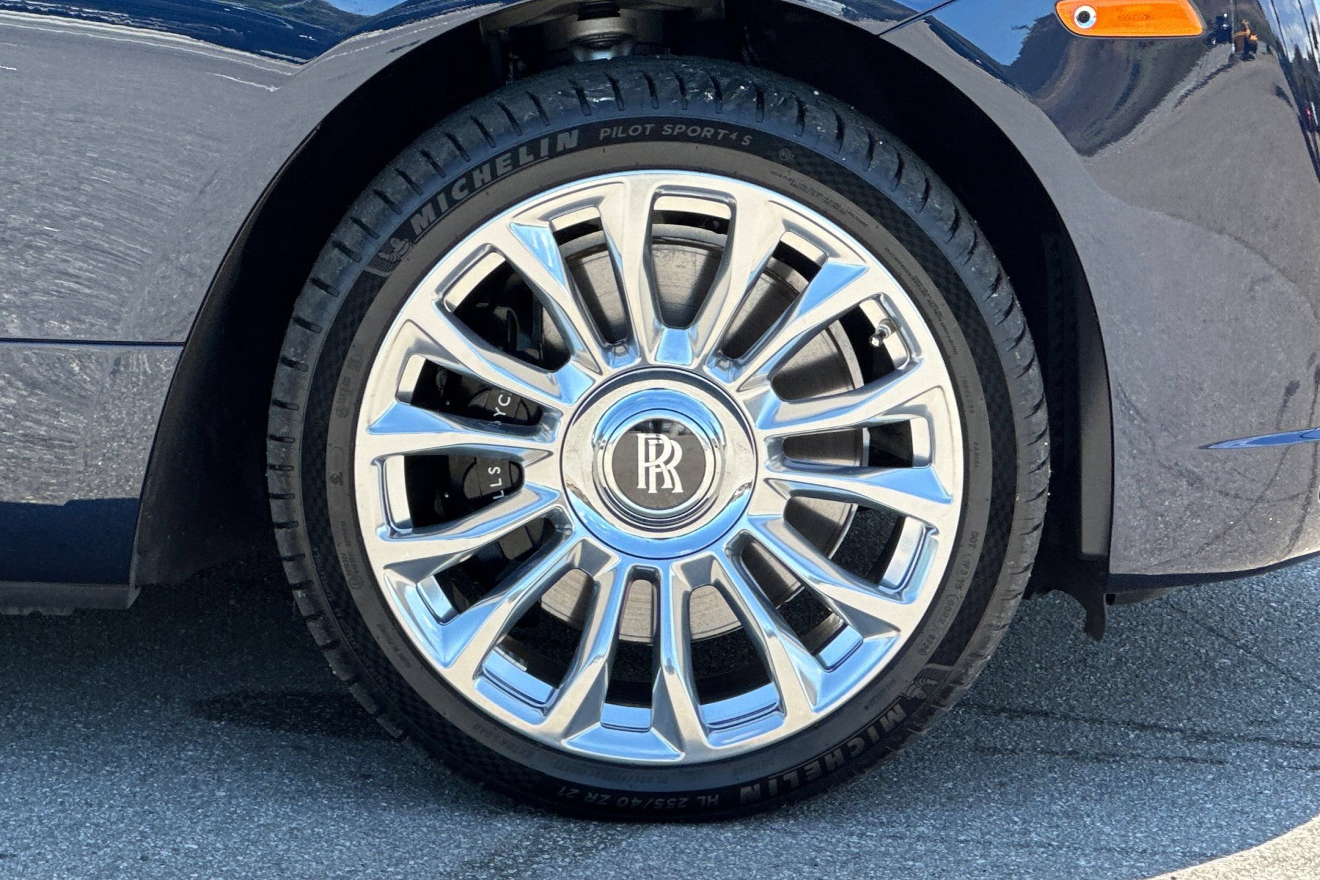 Used 2019 Rolls-Royce Dawn RWD image 42