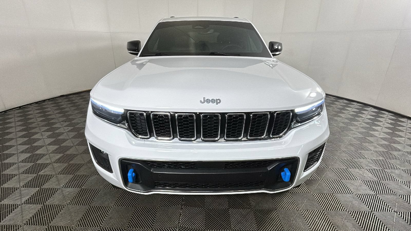 Used 2023 Jeep Grand Cherokee Overland AWD/4WD image 8