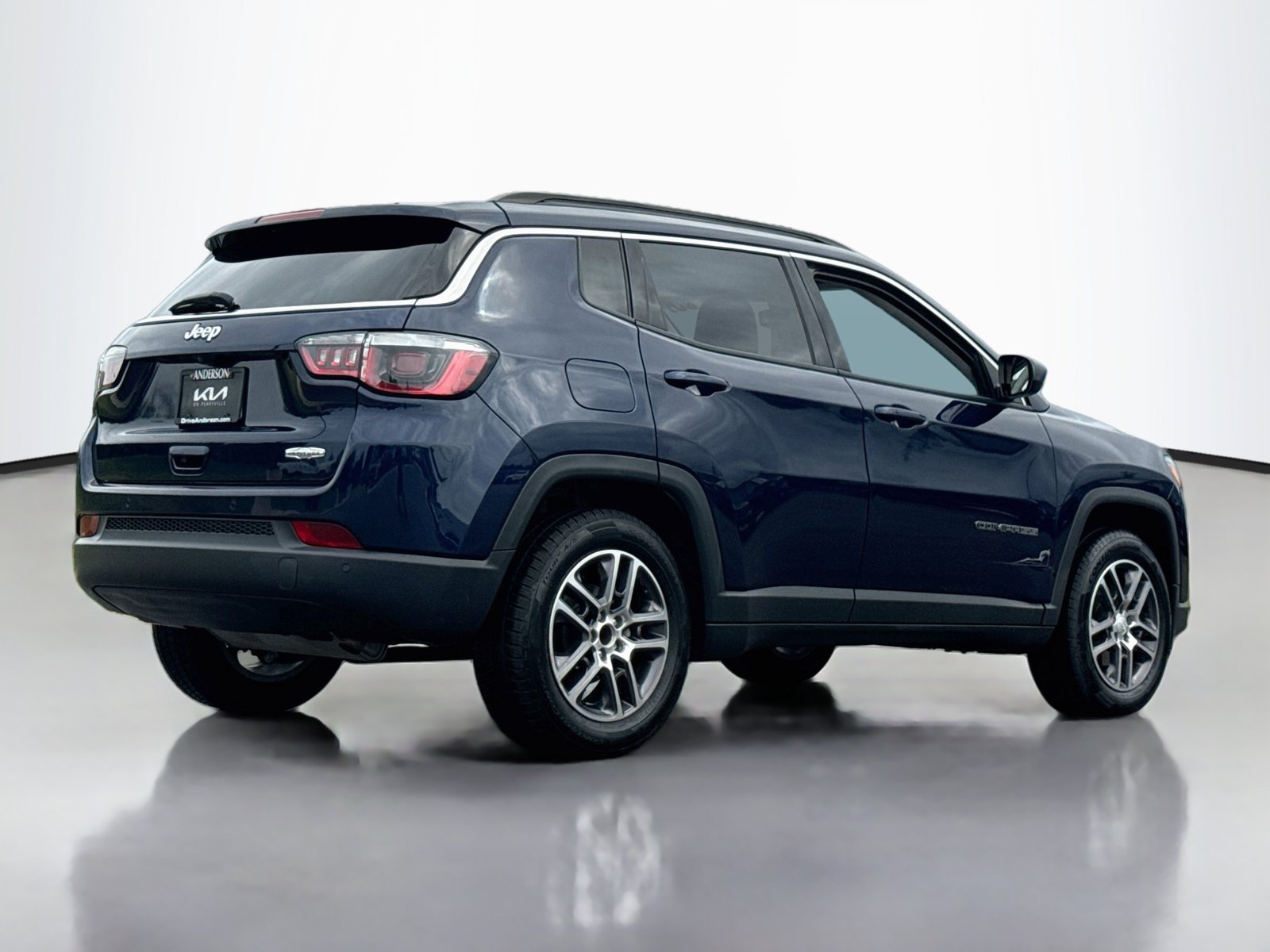 Used 2018 Jeep Compass Latitude w/ Safe & Security Group FWD image 7