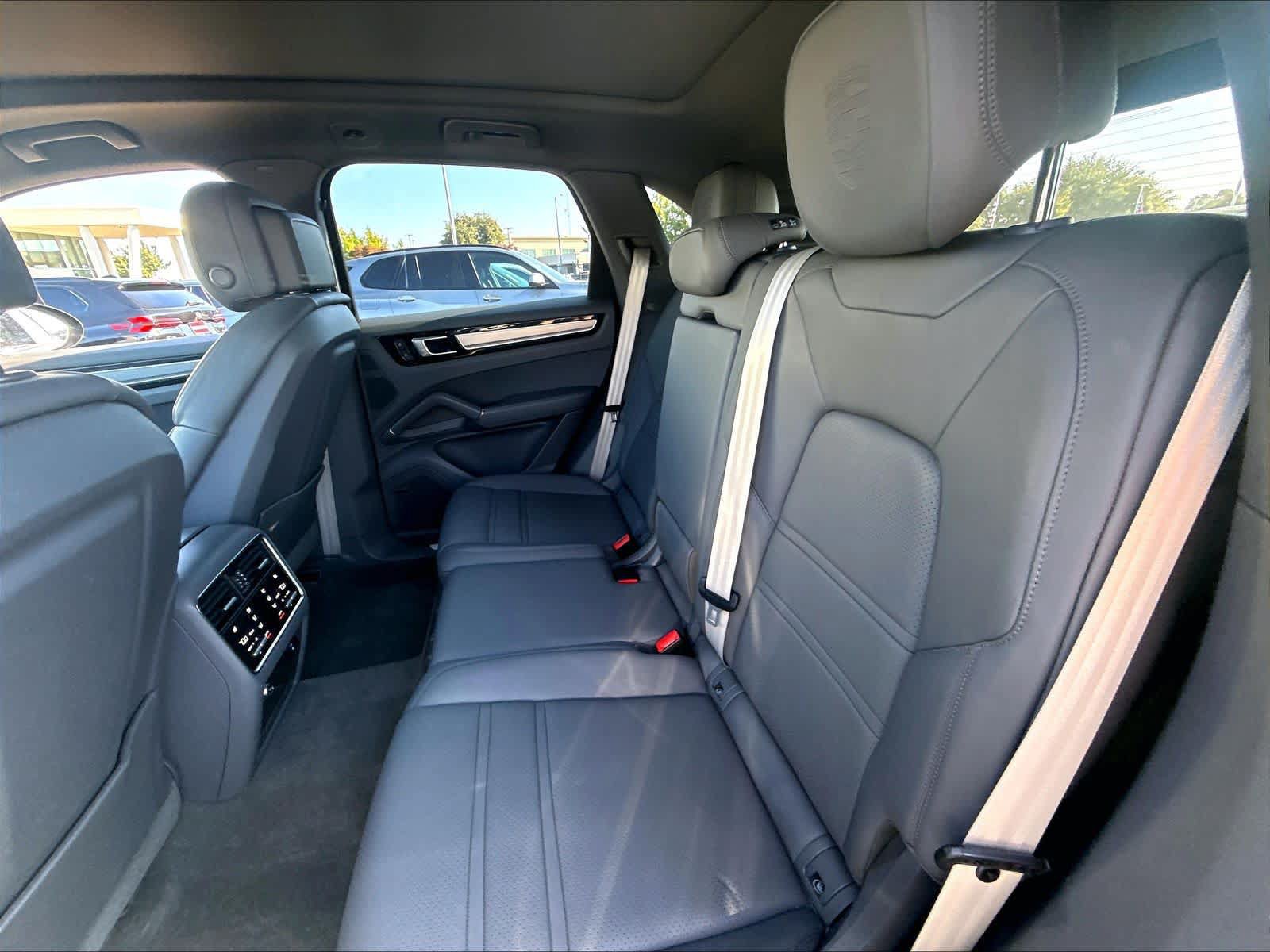 Used 2023 Porsche Cayenne Platinum Edition w/ Premium Package Plus AWD/4WD image 23