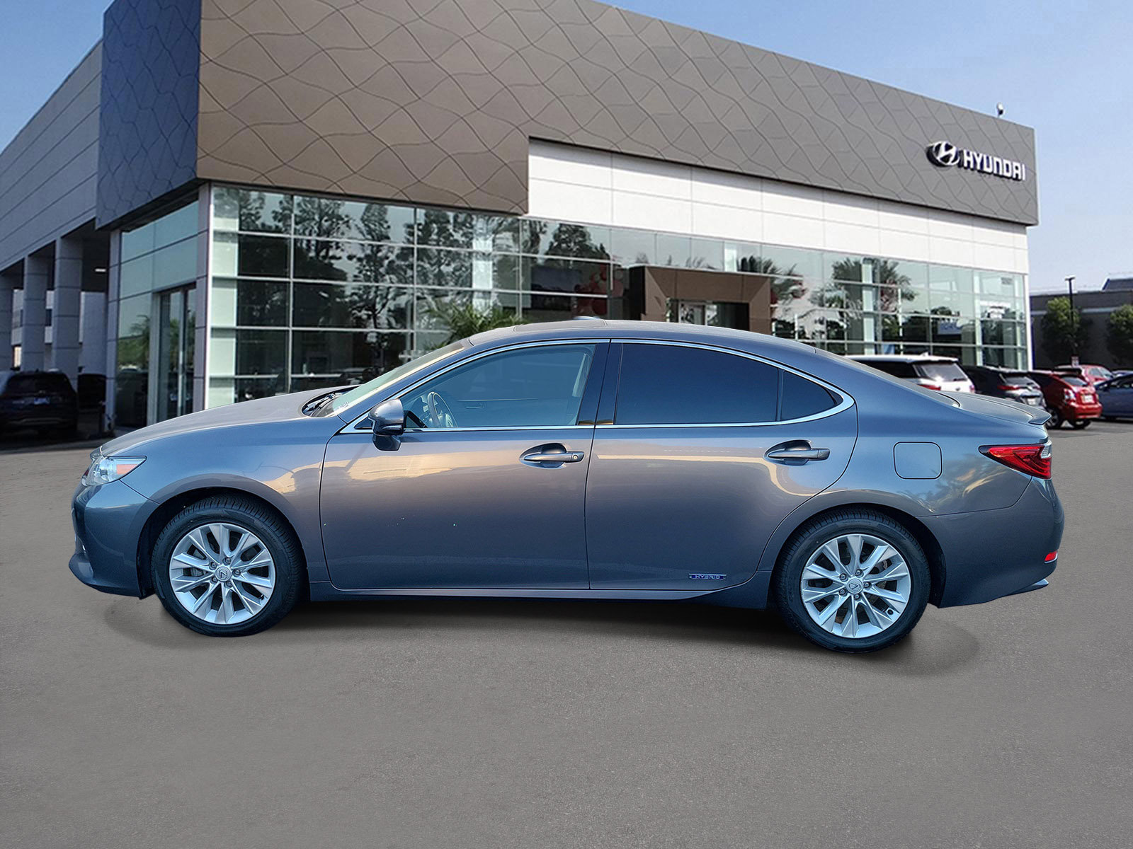 Used 2014 Lexus ES 300h w/ Luxury Package w/Bamboo Trim FWD image 3