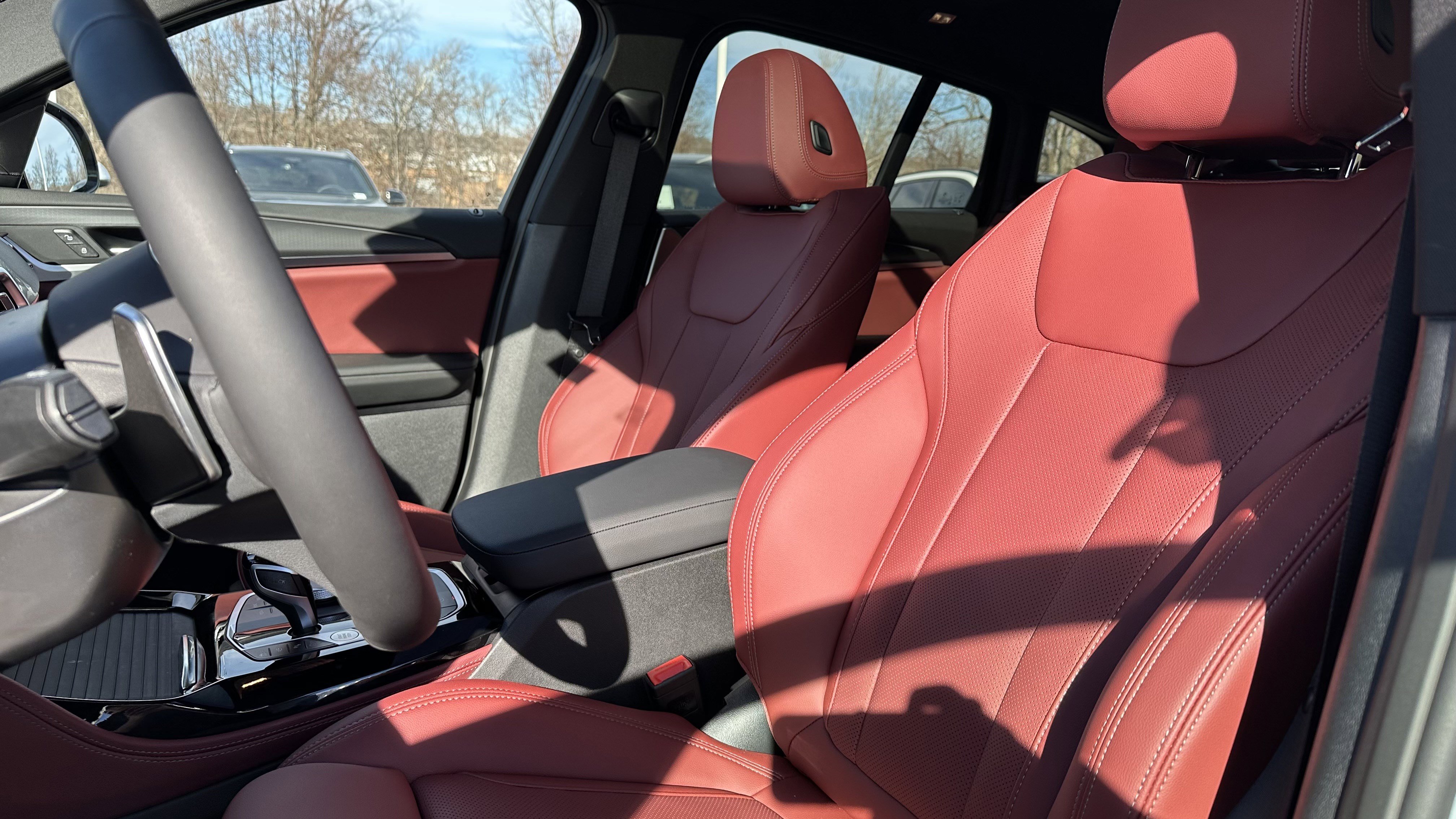 Used 2025 BMW X4 xDrive30i w/ Premium Package image 16