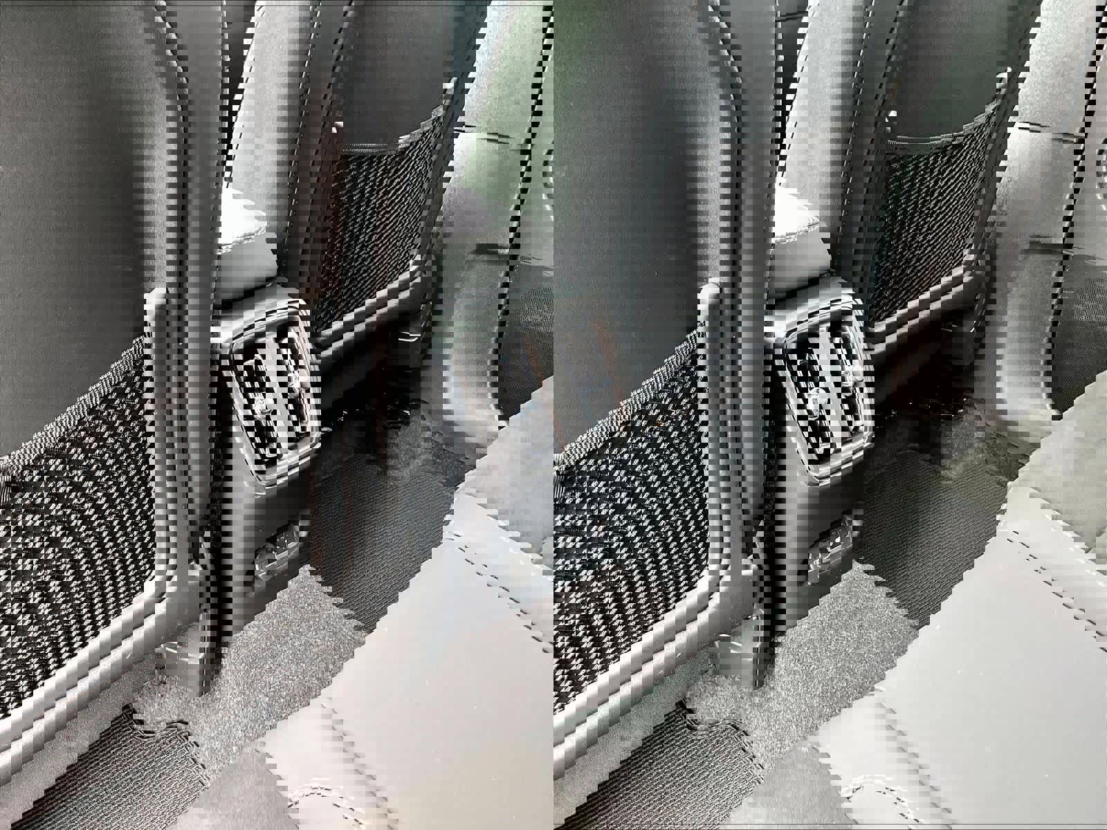 Used 2023 Volvo XC40 Recharge Ultimate AWD/4WD image 36