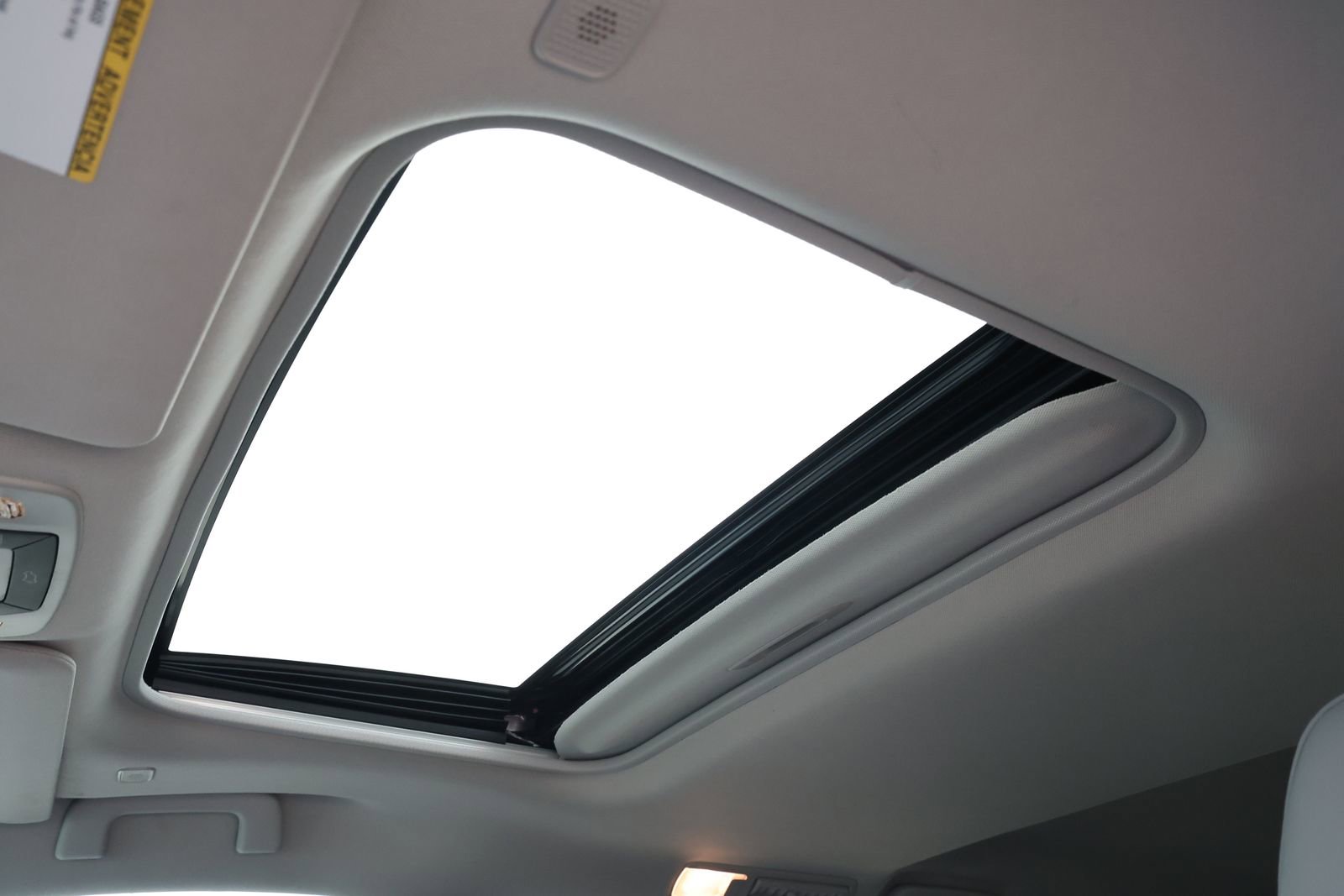 Used 2025 Toyota Sienna XLE image 3