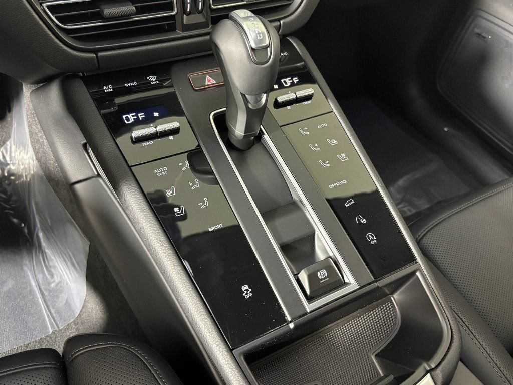 Certified 2026 Porsche Macan AWD/4WD image 30