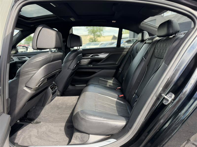 Used 2018 BMW 750i RWD image 30