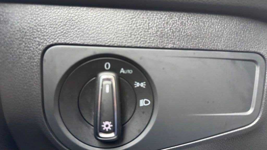 Used 2023 Volkswagen Tiguan SE R-Line AWD/4WD image 17