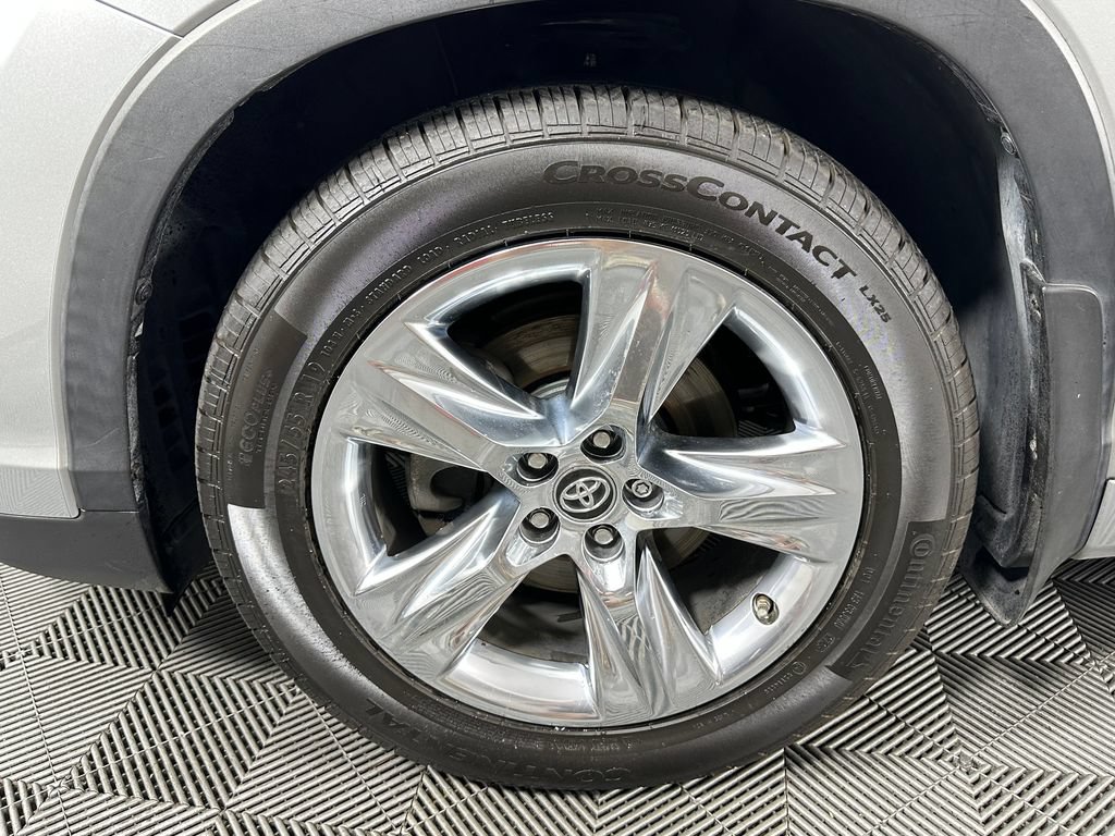 Used 2019 Toyota Highlander Limited w/ Carpet Mat Package (TMS) AWD/4WD image 12