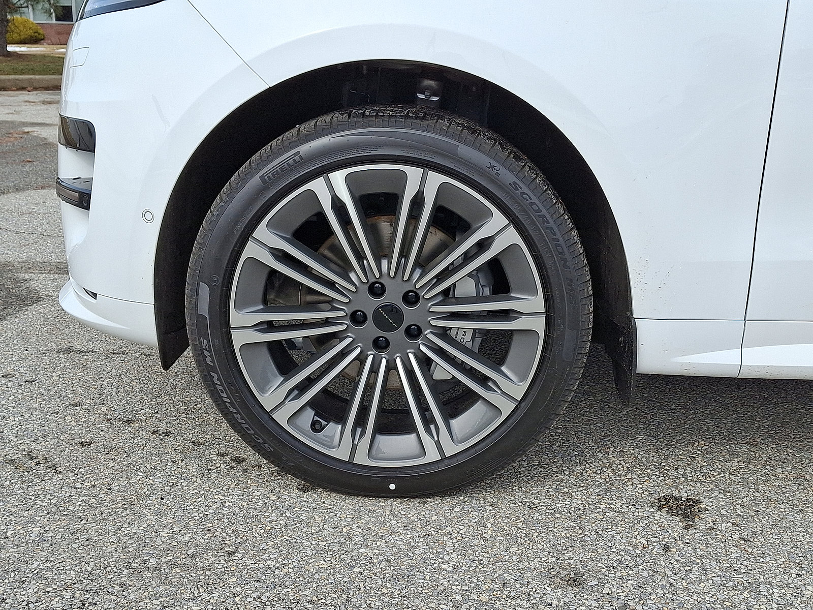 New 2026 Land Rover Range Rover Sport Dynamic SE image 2