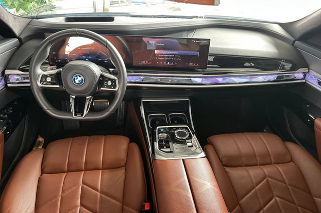 Used 2025 BMW i7 xDrive60 w/ Executive Package AWD/4WD image 16