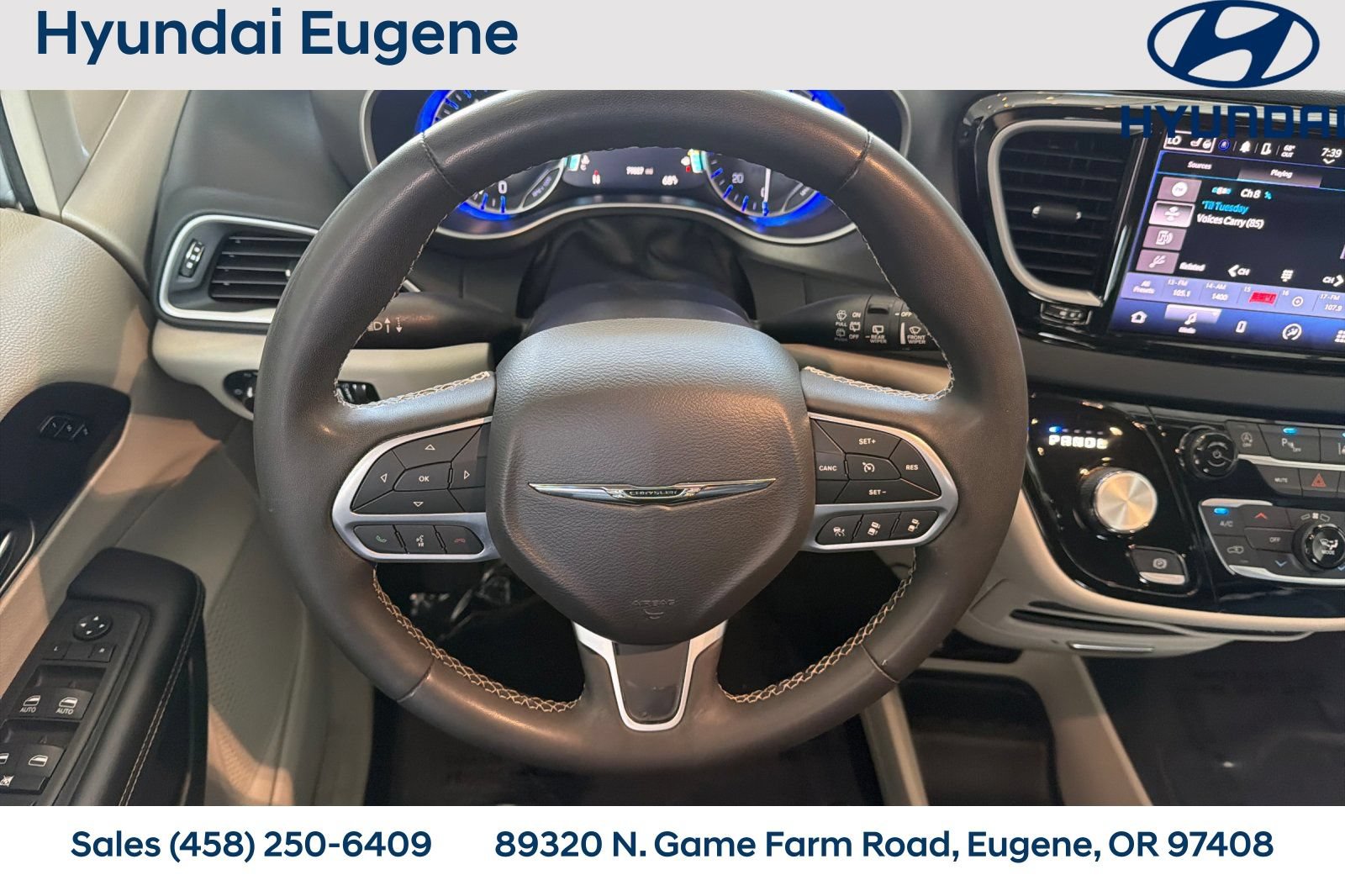 Used 2023 Chrysler Pacifica Touring-L FWD image 18