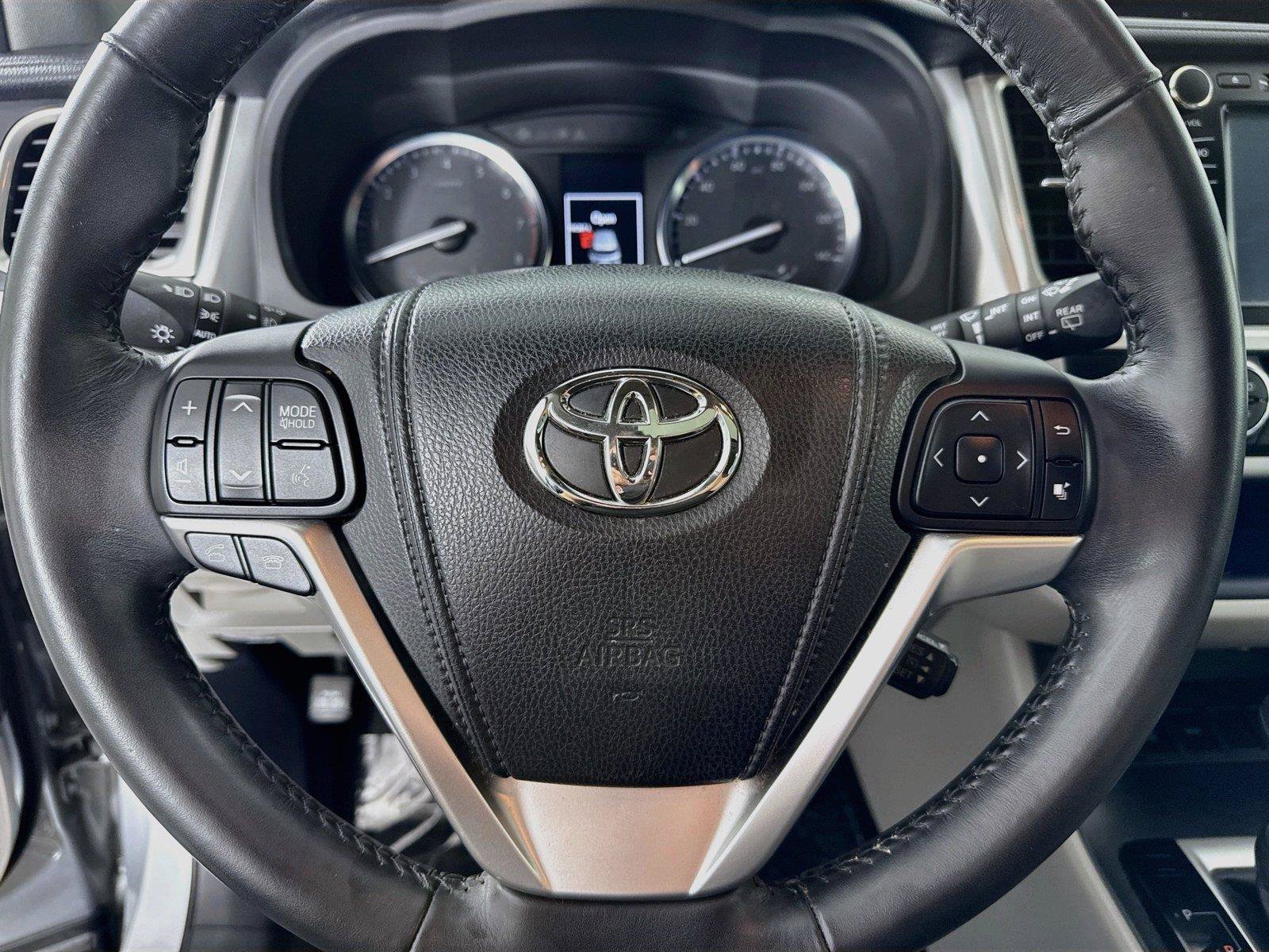 Used 2015 Toyota Highlander Limited FWD image 16