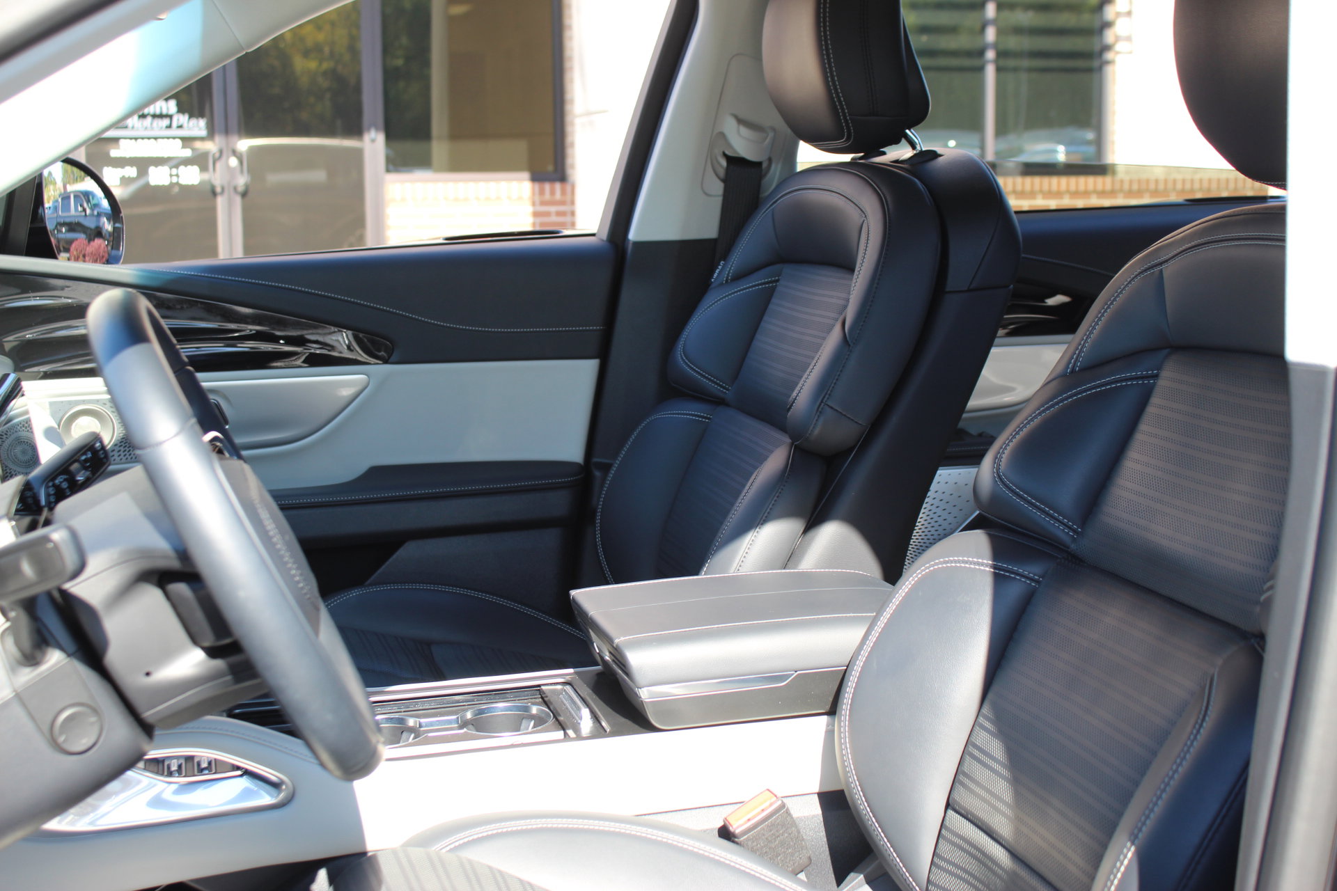 Used 2024 Lincoln Nautilus Reserve w/ Equipment Group 203A image 16