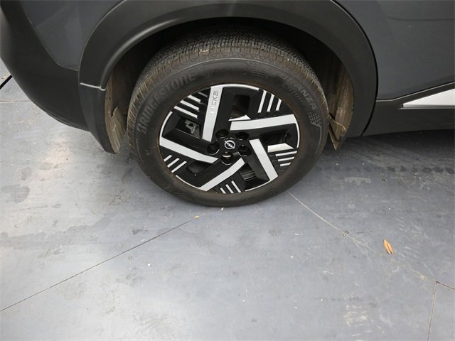 Used 2025 Nissan Kicks SV w/ Charging Package image 9