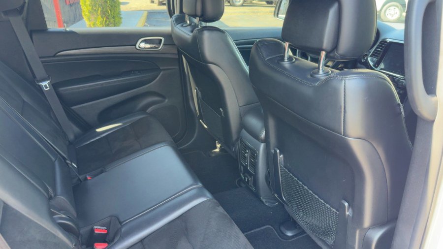 Used 2019 Jeep Grand Cherokee Altitude AWD/4WD image 13