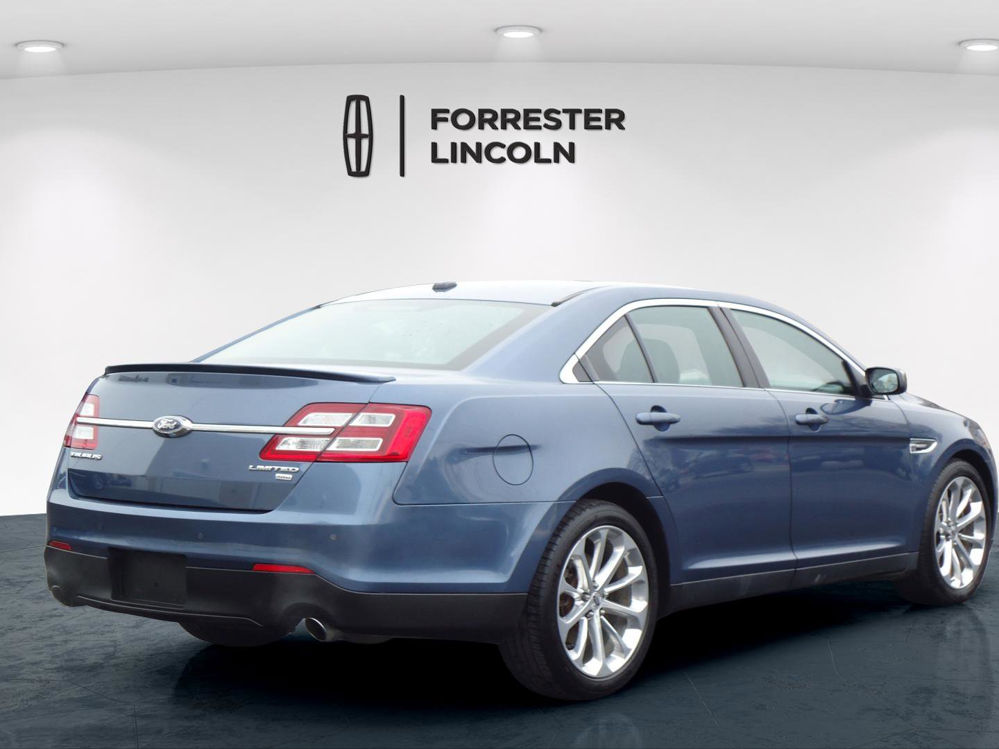 Used 2018 Ford Taurus Limited w/ Driver Assist Package image 3